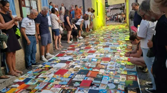 Benvenuti a Tagliata, il borgo che è rinato grazie a una strada lastricata da 7mila libri