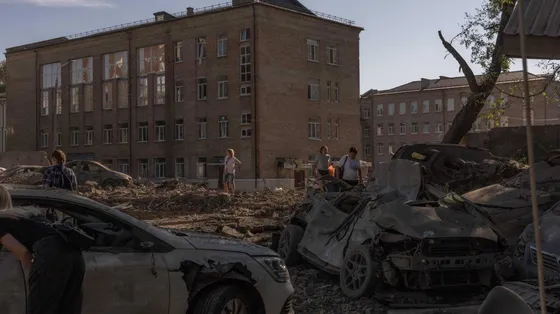 Il raid russo su Kiev semina morte e distruzione. Colpito anche un ospedale pediatrico