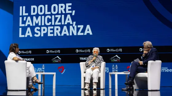 Roseline Hamel, sorella di padre Jacques Hamel (a destra) e Nassera Kermiche, madre di uno degli attentatori, durante l'incontro "Il dolore, l'amicizia, la speranza" nell''ambito del Meeting a Rimini