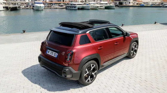 Renault 4 E-Tech Plein Sud: l'elettrica ritrova il fascino del tetto in tela