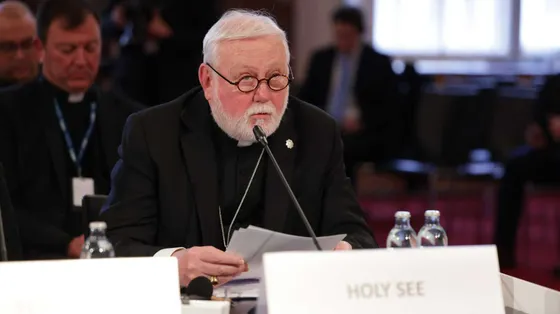 Il segretario per i Rapporti con gli Stati del Vaticano Paul Gallagher