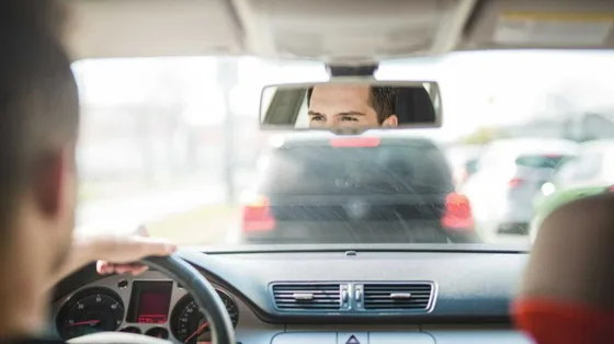Abbassi la radio per parcheggiare? La nostra mente sa perché
