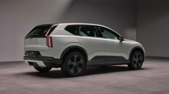Volvo EX60, la svolta elettrica tra prestazioni e vocazione da stradista
