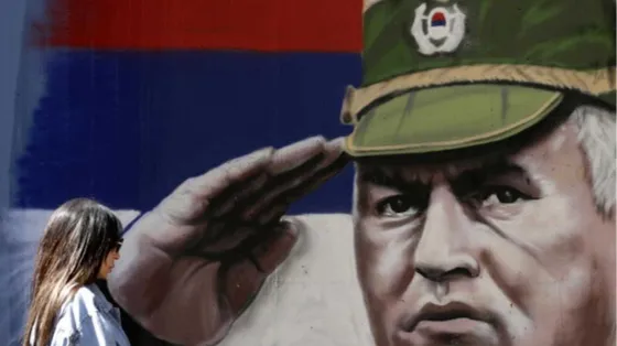 La proposta choc degli «onori di Stato» per Mladic, il «macellaio»: perché la Serbia è un caso