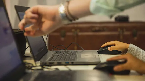 L’ombra dei chatbot sui docenti: così le nuove tecnologie avanzano senza un guardiano