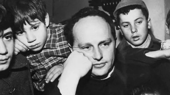 La targa su don Lorenzo Milani "anticomunista" non c'è più: la frase mai detta e l'ultimo caso
