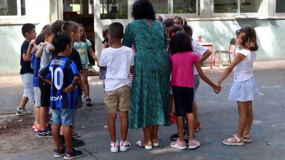 Troppo caldo a scuola, il Ministero corre ai ripari