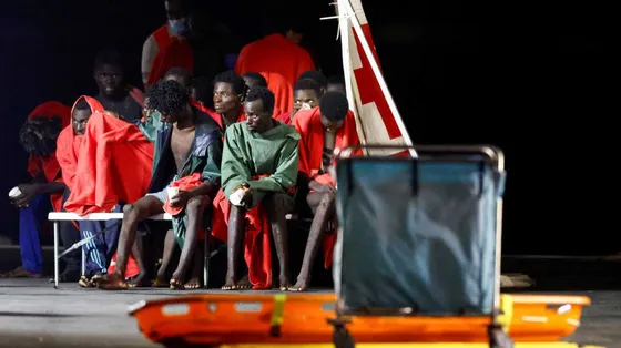 Alla deriva senza acqua né cibo: i superstiti tra i cadaveri di chi non ce l'ha fatta
