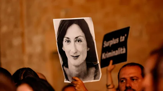 Caruana Galizia, l'assoluzione del magnate accusato e la bufera politica: cosa succede a Malta