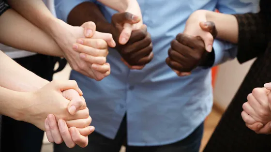 Ascoltare, accogliere, educare all’amore Persone lgbt: le diocesi raccontano le buone prassi