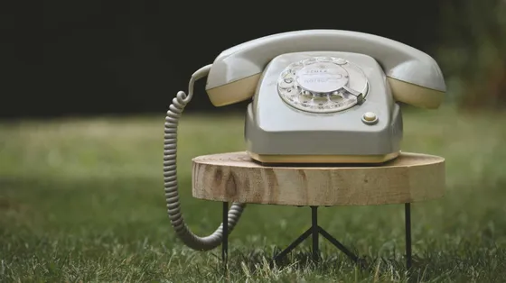 Un telefono senza fili per ricucire le ferite del lutto