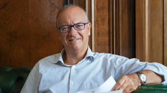 La grammatica e la poesia prima dell'IA: la ricetta per la scuola spiegata dal ministro Valditara