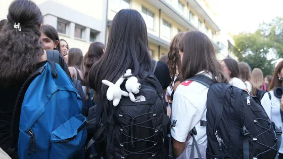 Gli abbracci e le risate: com'è andato il primo giorno di scuola dei feriti di Crans-Montana