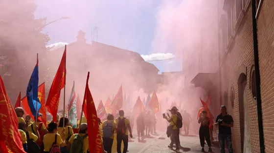 Electrolux, la dismissione silenziosa è ripartita dalle Marche (tra le proteste)