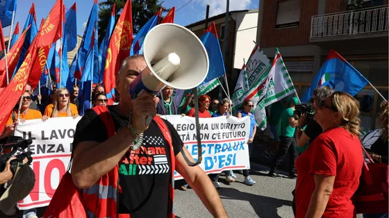 Cerreto d'Esi si solleva contro gli esuberi annunciati da Electrolux: «No alle chiusure»