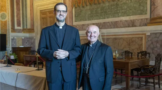 Il vescovo Michele Di Tolve (a destra), nuovo vescovo di Chioggia, e don Simone Renna, suo successore come rettore del Seminario Romano Maggiore / SICILIANI