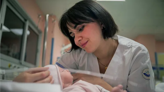 Un'infermiera dell'ospedale pediatrico Bambino Gesù. Foto Ospedale Bambino Gesù