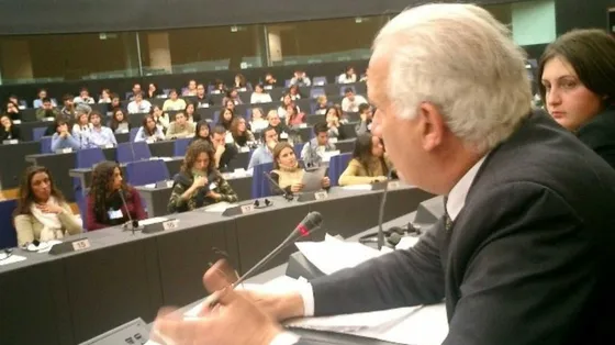 Carlo Casini al Parlamento europeo durante una delle "sue" iniziative per i giovani