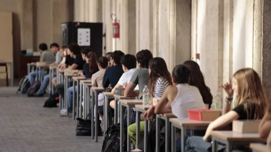 Multe e allontanamenti, oltre al “tetto” per gli studenti stranieri: cosa c'è nel decreto scuola