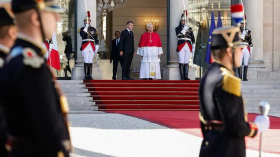 Il Papa è in Francia. «Il riarmo, soluzione errata. È l’ora del dialogo e della diplomazia»