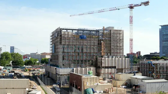 Il cantiere del nuovo consolato Usa in piazzale Accursio. L’accordo tra Procura e Cadell porterà al versamento di oltre 30 milioni agli operai e all’Inps per sanare le irregolarità e le situazioni di sfruttamento/ FOTOGRAMMA