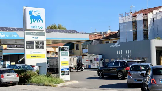Lo sconto sui carburanti raddoppia: Ip segue Eni