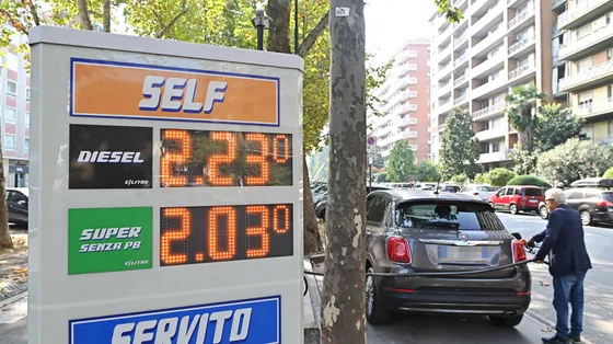È tornato il caro-carburante. Ora il governo si affida a Bruxelles