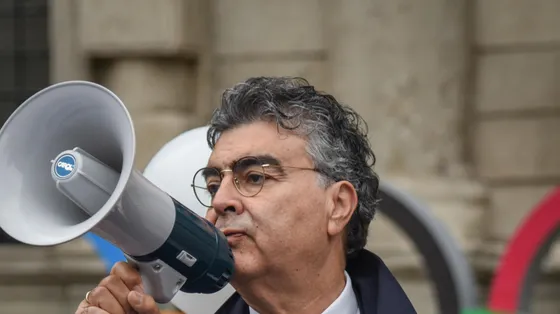Fiano: «Il 7 ottobre va ricordato, in Italia sventolano ancora bandiere che inneggiano ad Hamas»