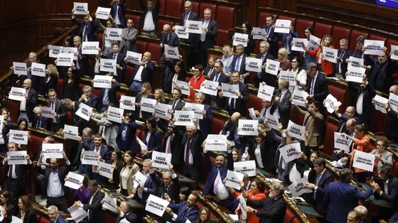 Il Governo schierato al momento del voto finale/ ANSA