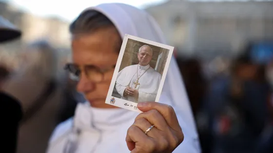 «Notte tranquilla» per il Papa al “Gemelli”. Attesa per gli esami dopo il tumore rimosso