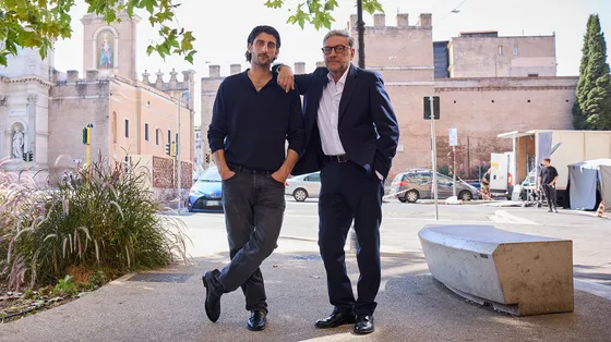 "A mano a mano", la nuova campagna istituzionale di Intesa Sanpaolo