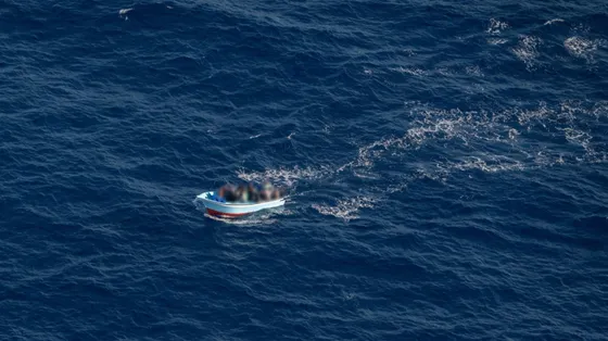 Il barchino  di legno intercettato da Sos Mediterrane alcuni giorni fa e sparito nel nulla/Camille Martin Juan/SOS MEDITERRANEE