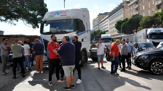 Lo sciopero dei tir paralizza il Sud: rifornimento di merci a rischio