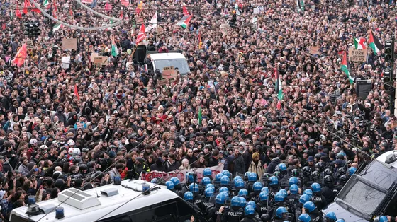 Una giornata di cortei e tensioni. Preso l'ideatore del Movimento. Meloni: garantita la sicurezza