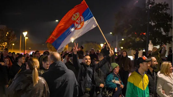 La festa nelle piazze serbe dopo la vittoria della Lista degli Studenti