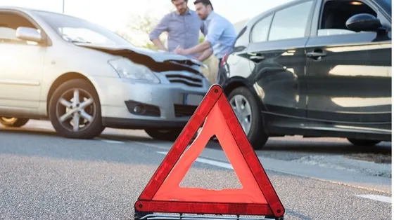 Auto intelligenti ed errori umani: la Polizia Stradale a caccia della verità nei dati di bordo