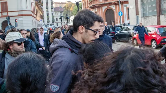 Youssef Siher di nuovo libero dopo la decisione dei giudici. Meloni: decisione vergognosa