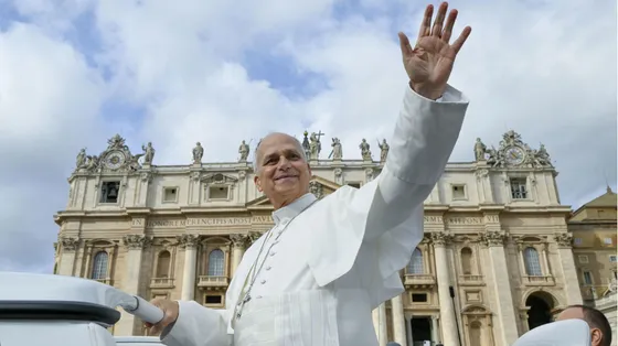 Leone XIV in piazza San Pietro / VATICAN MEDIA