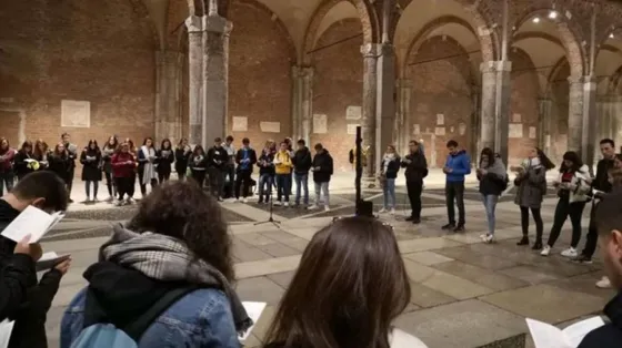 Giovani dell’arcidiocesi di Milano che partecipano alla “Notte dei Santi”, in una delle precedenti edizioni / chiesadimilano.it