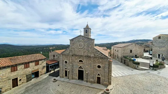 Benvenuti a Luogosanto, porta di una Sardegna mistica e rurale