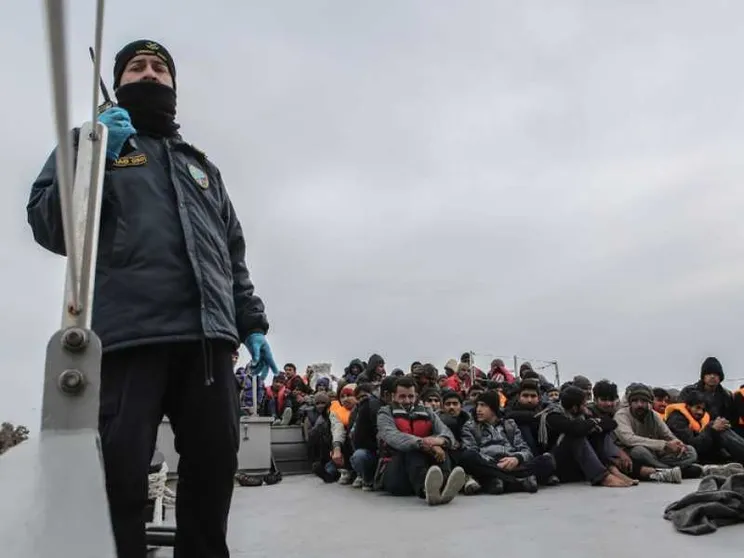 L'Italia cede all'Ue: migranti schedati