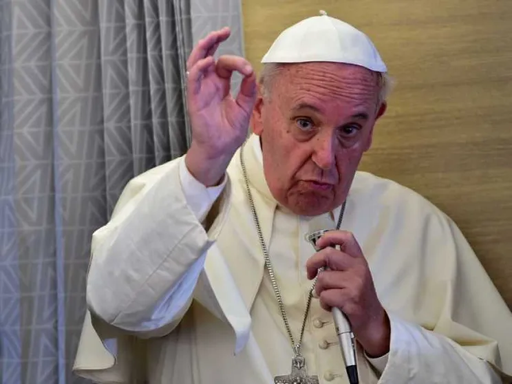 Francesco: «Chi costruisce muri non è cristiano»