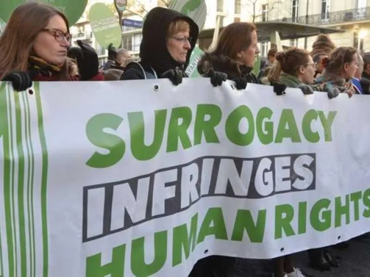 Utero in affitto, no del Consiglio d'Europa