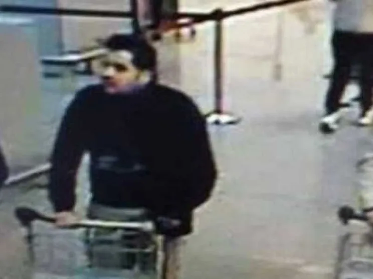 Bruxelles colpita al cuore, 34 morti Caccia ai terroristi. Il Daesh rivendica