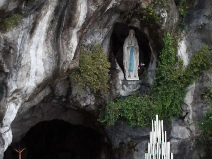 Lourdes, «Nata sorda ora mia figlia ci sente»