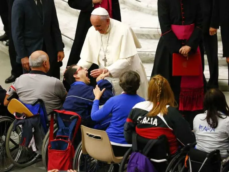 Giubileo: disabili «aiutano» il Papa nella Messa