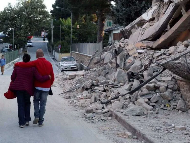 Il terremoto: spinti e guidati da una strana forza