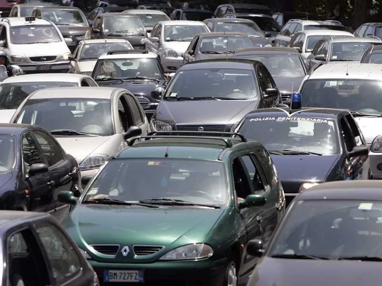 Non fa solo male: il traffico costa