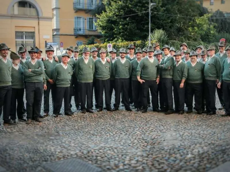 I canti degli Alpini si mettono il frac