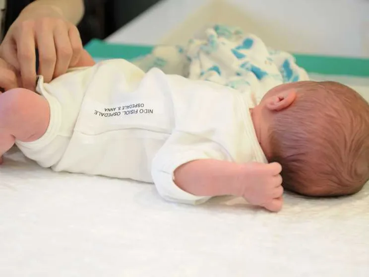 Neonata abbandonata sul marciapiede: si chiamerà Maria Sole